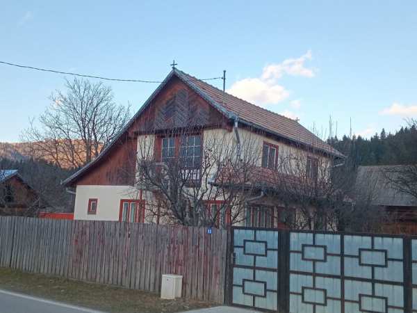 Casa de vanzare sau schimb cu garsoniera M.Ciuc sau Bv