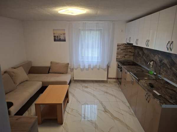 De închiriat apartament la casa în Gradiste