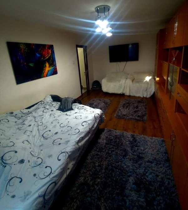 Închiriez apartament 3 camere decomandat