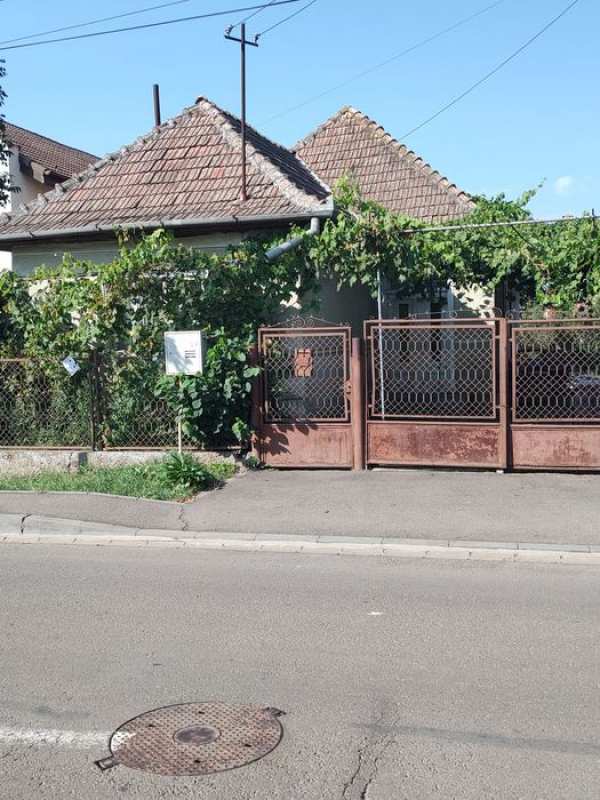 Casă de vânzare cu 2 camere