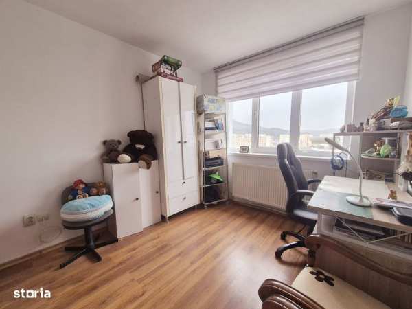 Apartament cu 3 camere, decomandat, mobilat si utilat