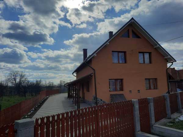 Cabana de închiriat- CASA TEKLA cu ciubăr, saună și salină