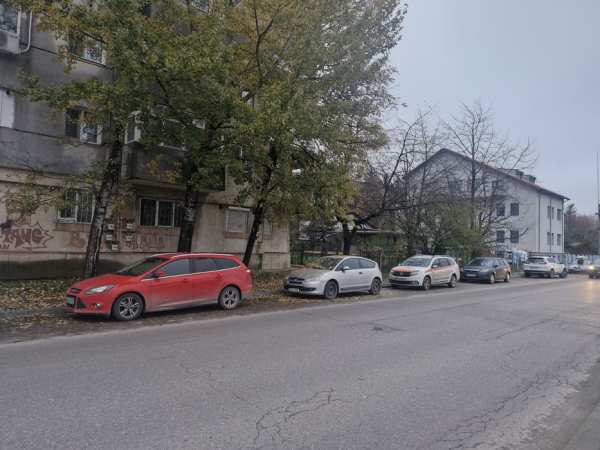 Apartament 2camere parter zona  intrare Pucioasa