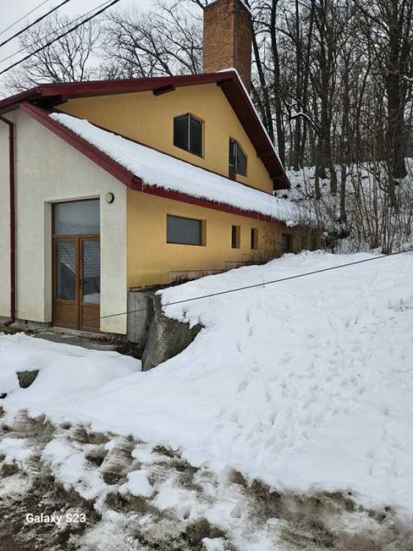 Inchiriez Hala cu destinatia Restaurant, spatiu comercial , depozit !