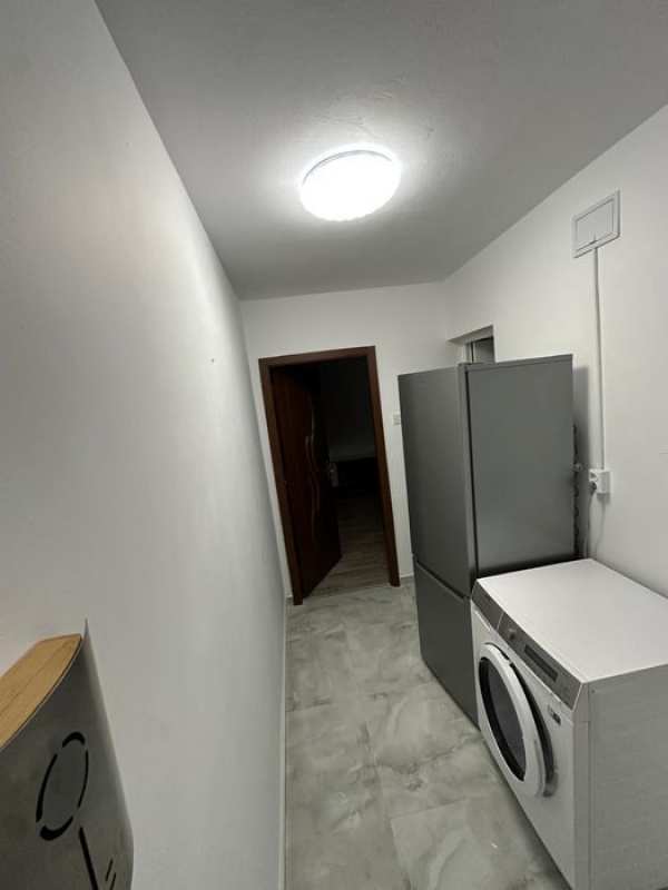De inchiriat apartament 2 camere,renovat si mobilat,zona 5 calarasi ..
