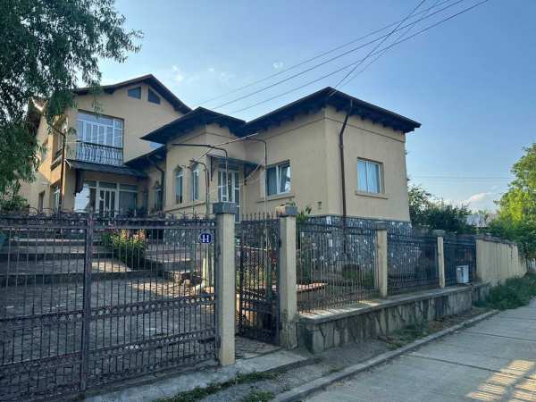 Casa vanzare Baicoi P+E spațioasa, zona centrala, mobilata- proprietar