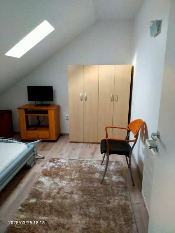 Închiriez garsoniera