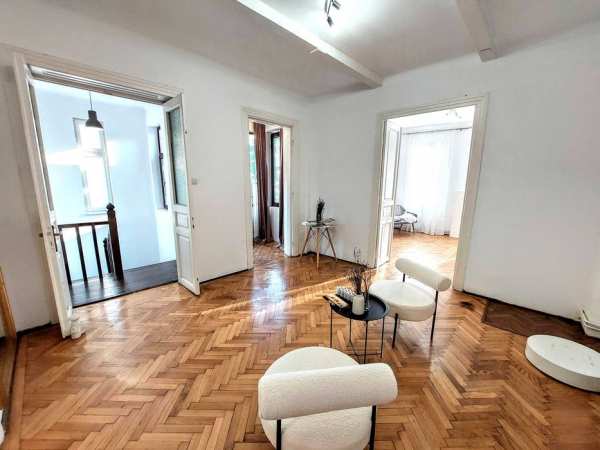 Ap in vila pretabil cabinet/birou/firma Cantemir-Budapesta, Proprietar