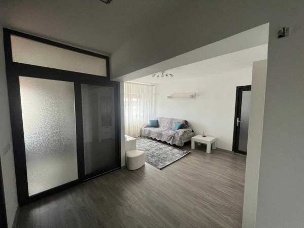 Închiriez apartament ultracentral, 2 camere