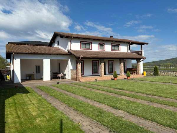 Casa de vanzare in Fagaras, finisaje de calitate superioara