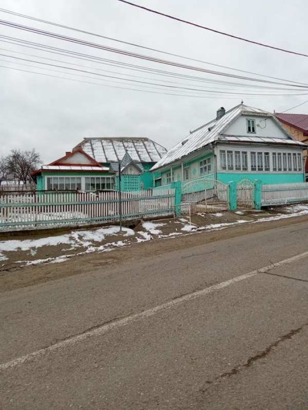 Vând casă bătrâneasca și teren în comuna C.Porumbescu, Suceava