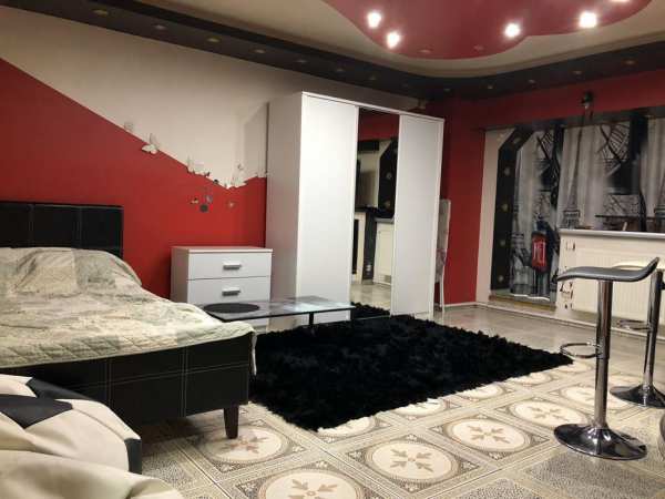 Inchiriez Garsoniera zona Unirii