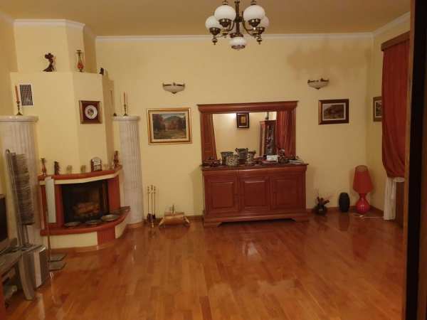 Casa 355 mp si teren 461 mp in zona cetatii Tg.Mures