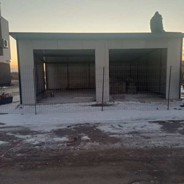 Vand garaj auto pe structura metalica