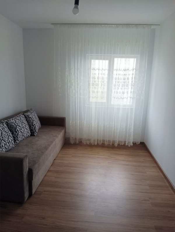 Vând garsonieră zona Fabrica de Zahăr