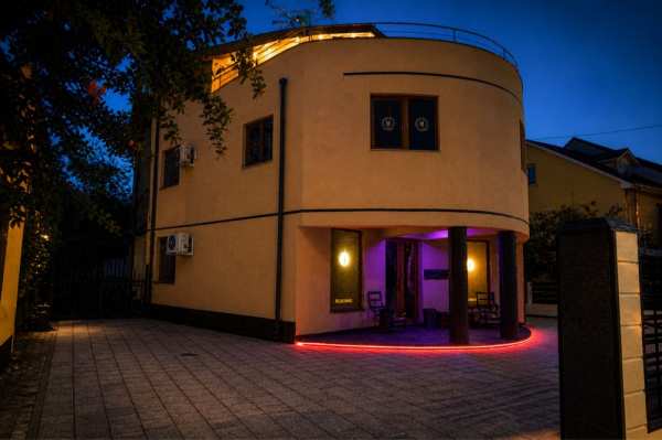 Hotel de VANZARE