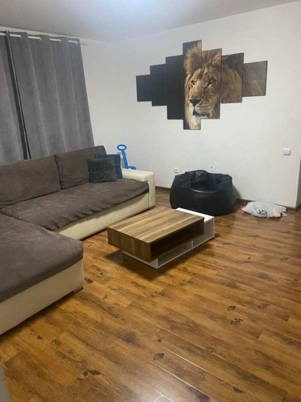 Vand apartament 2 camere etaj 2