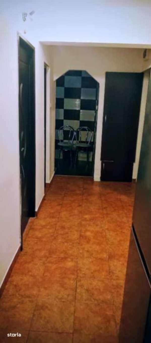 Apartament 2 camere, zona Casa Armatei - locuibil, pret decent!