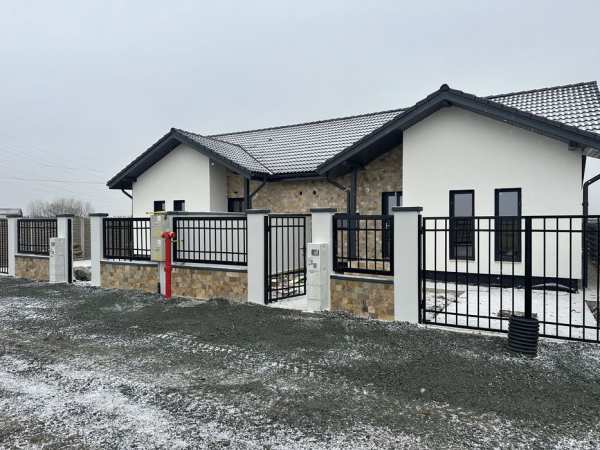 Vand 1/2 duplex Mosnita Noua