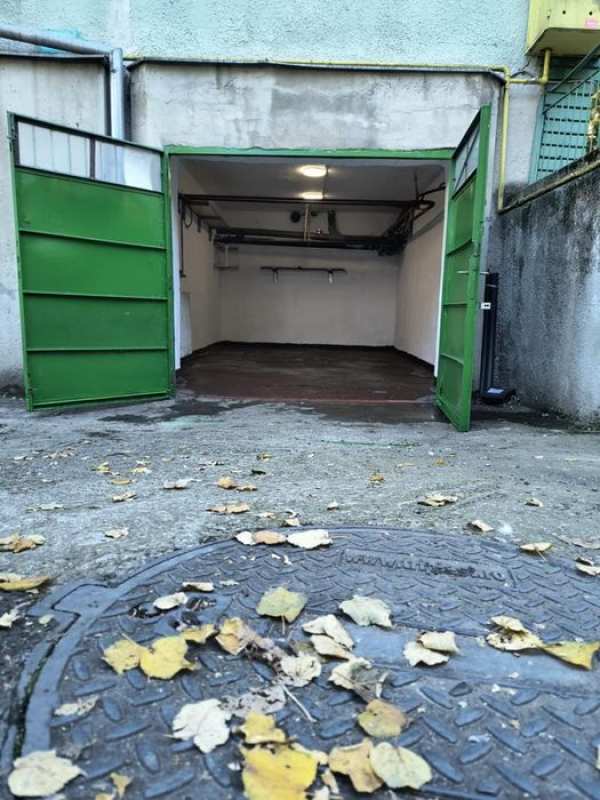 Închiriez garaj zona Modern