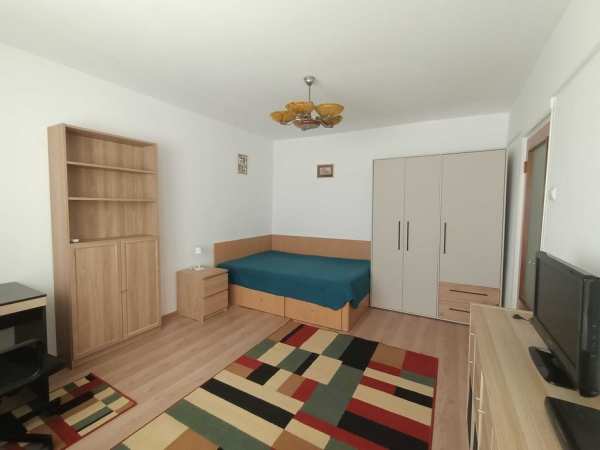 Garsoniera de inchiriat- Piata Victoriei, la 3 minute de metrou!