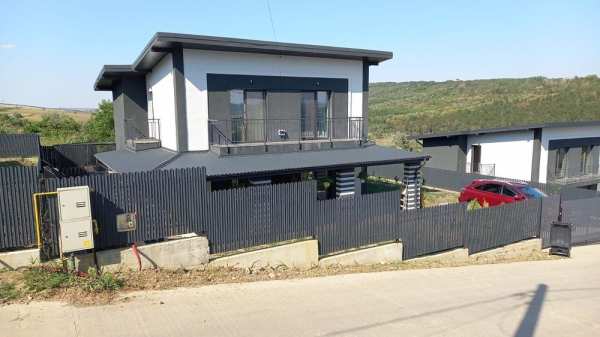 Casă de  închiriat