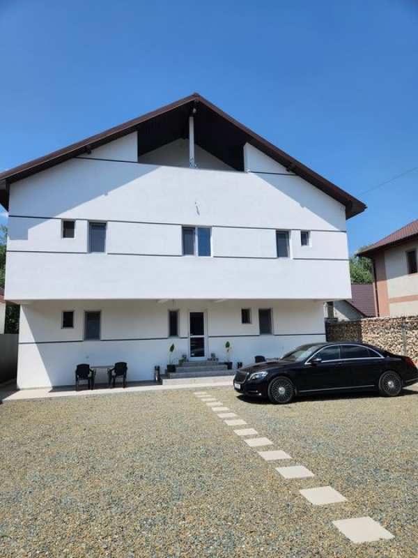 Închiriez clădire utilată/mobilată