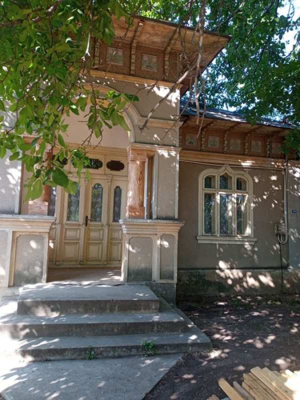 Casa de vânzare plus spatiu comercial