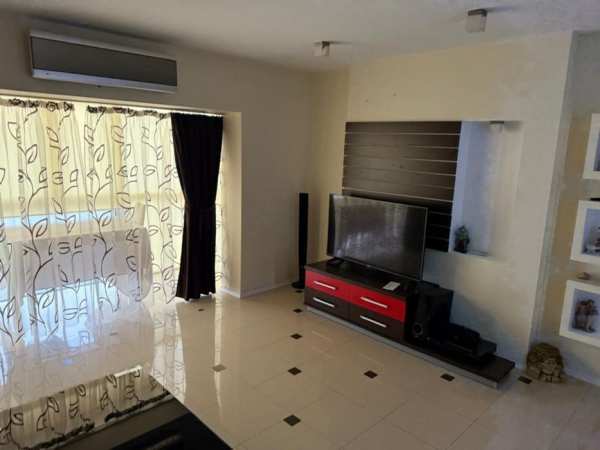 Închiriez apartament 3 camere  zona Kaufland Prundu