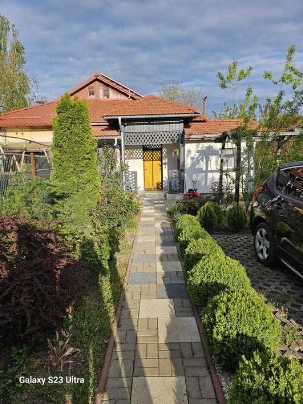 Vând casă modernă,în Giurgiu Nord,cu fotovoltaice și grădină amenajată