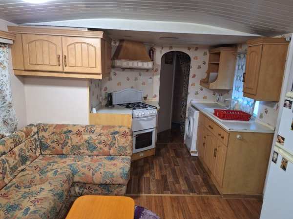 Inchiriez 2 camere la curte cu intrare separat