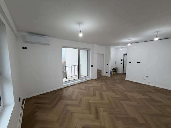 Schimb apartament 2 camere la mare cu apartament în Brașov.