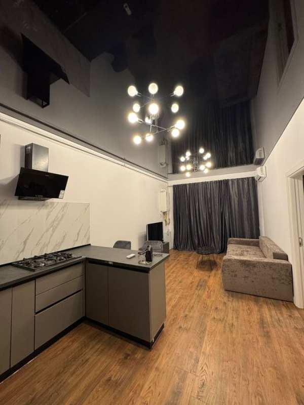 Inchiriez apartament in Mamaia Sat