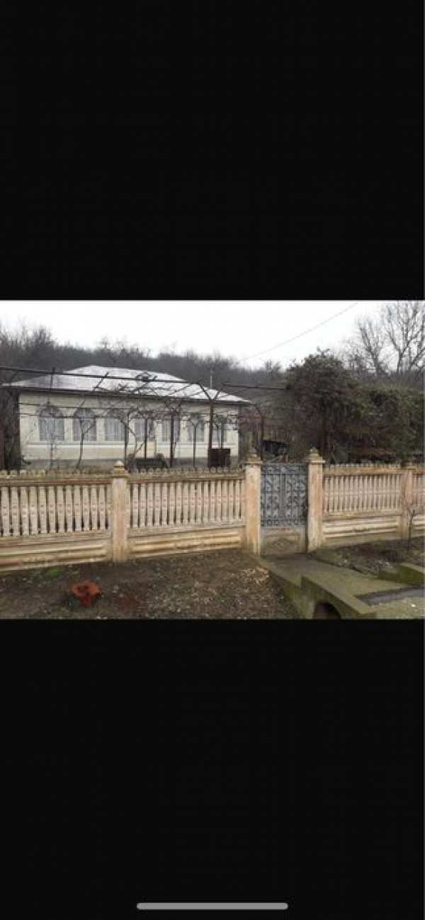 Vand casa 3 camere