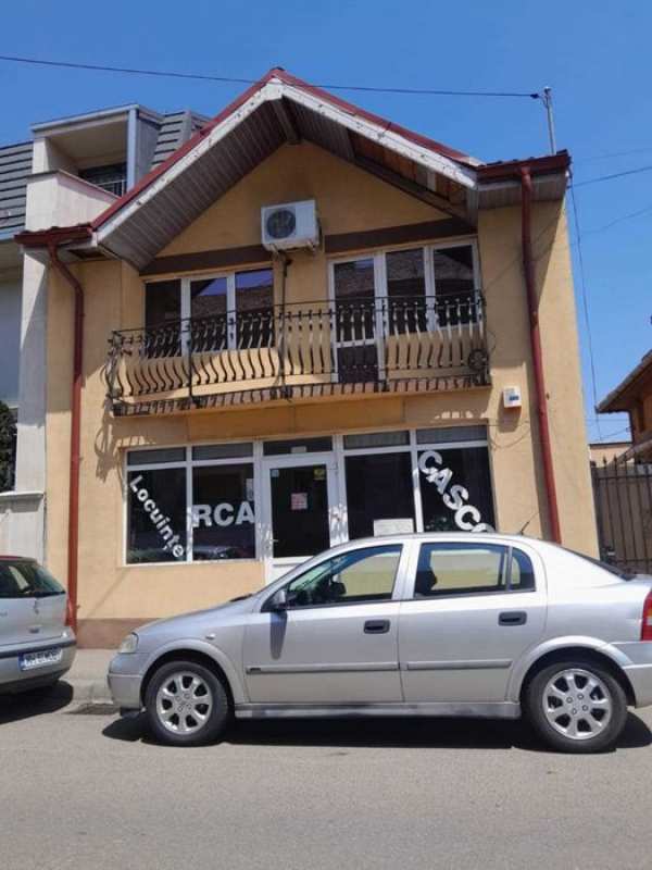 Casă ultracentrală cu spațiu comercial + studio , chiriași stabili !