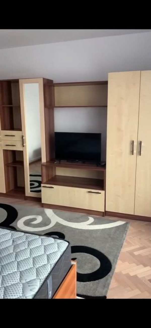 Proprietar-Vand apartament cu1 camera in centru