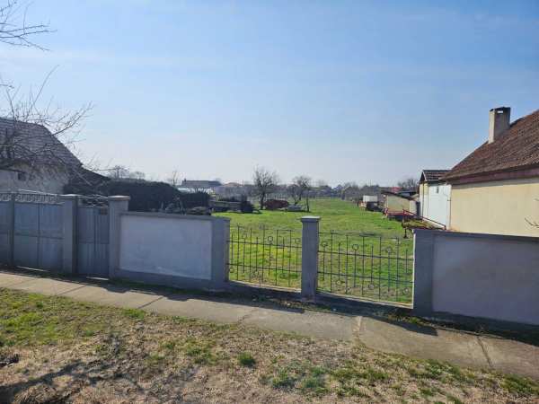 Teren intravilan de vânzare