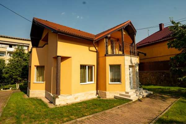 Inchiriez casa centrala