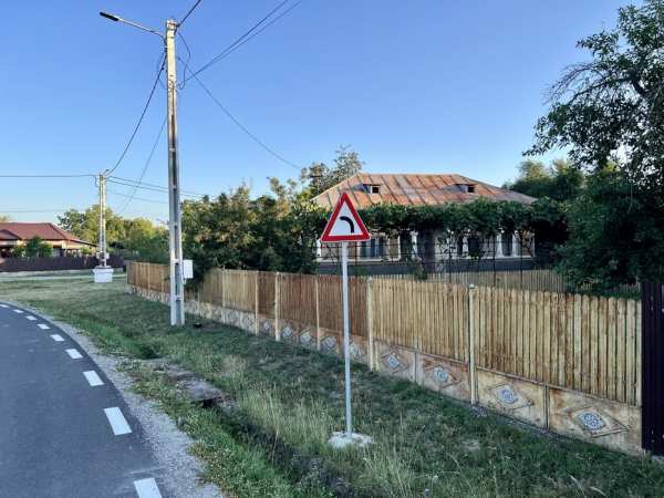 Casa la țara , Dambovita .