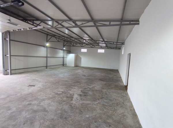 Inchiriez hala -Direct de la Proprietar
