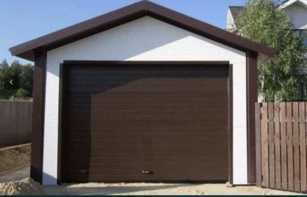 Vand garaj auto pe structura metalica ânvelit cu panouri sandviș