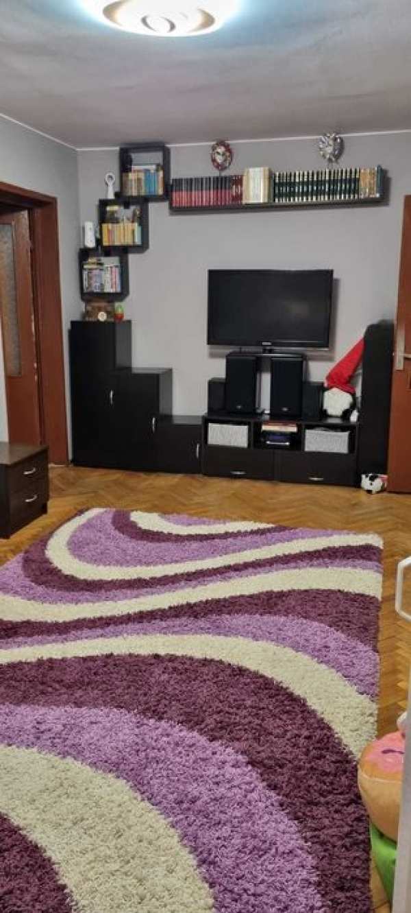 Vând apartament 2 camere,zona centrală- gata de mutare