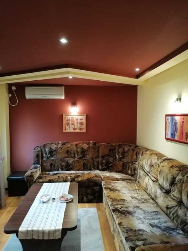 Închiriez apartament cu 3 camere Dr Tr Severin