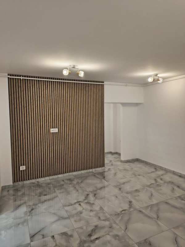 De închiriat apartament cu 2 camere(compartimentat în 3 încăperi),part