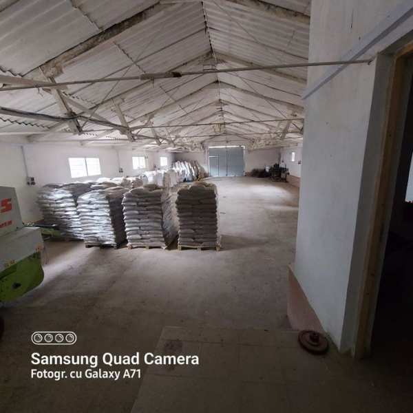 Vând hala 300m2  și teren 1000 m2