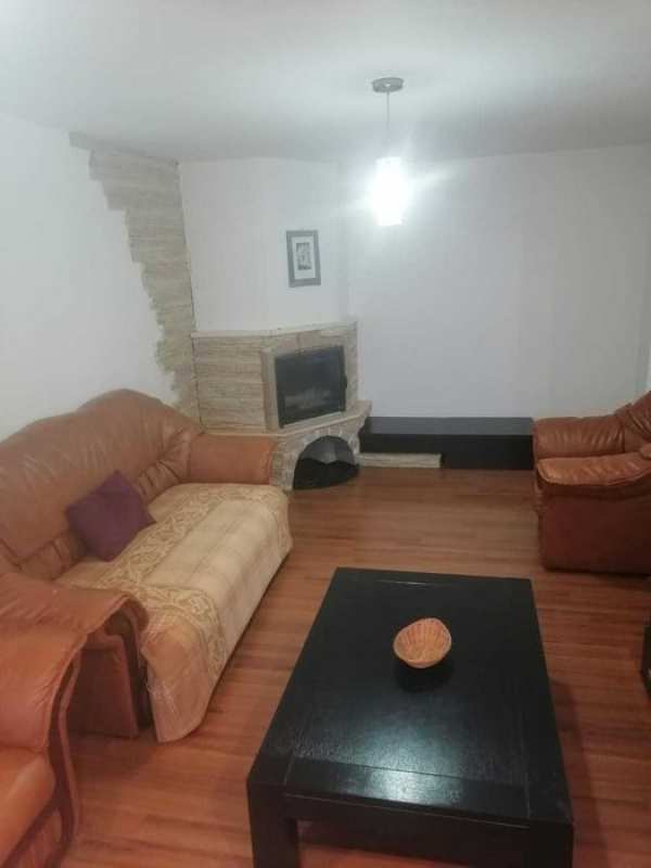 Apartament cu 4 camere, zona Sens+ loc de parcare