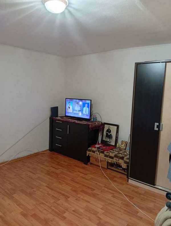 Închiriez casa particular