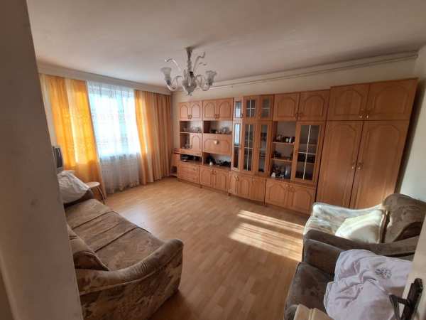 Vand apartament 3 camere 74 m² pe bulevardul 9 Mai