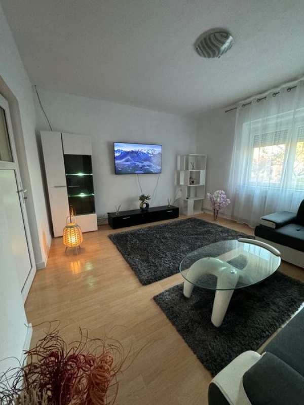 Casă de închiriat!