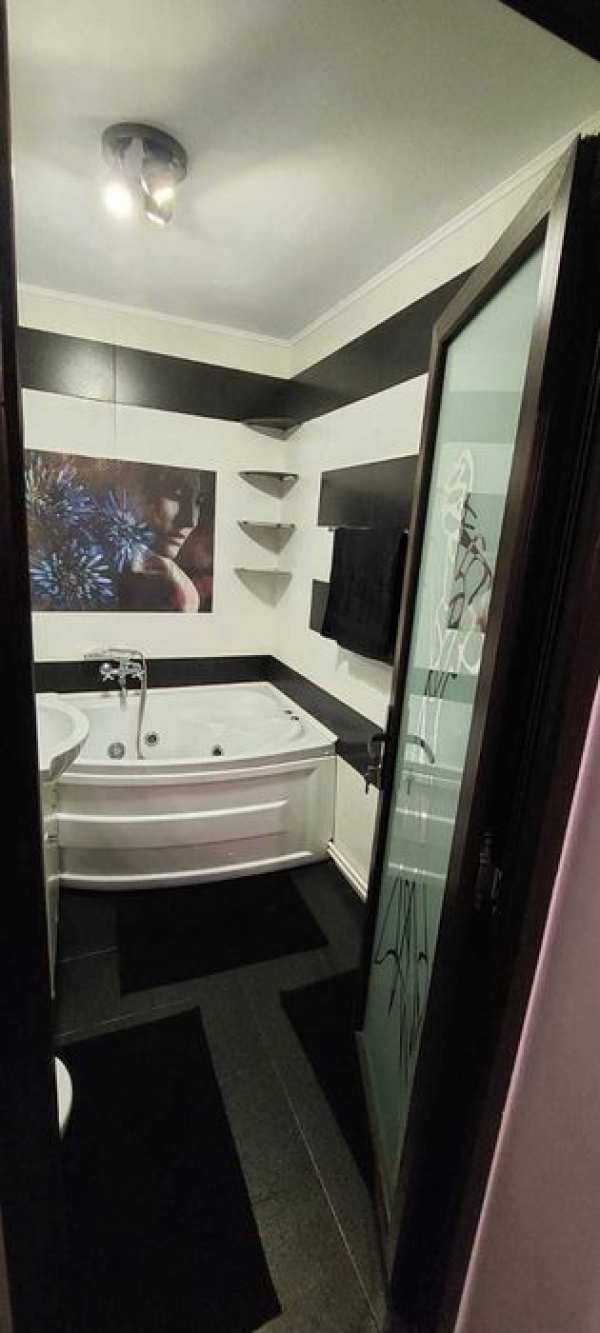 Inchiriez apartament